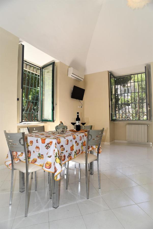 Casa Vacanza "Nonna Matilde" A Meta Di Sorrento, 600Mt Dal Mare, Casa Per 4 エクステリア 写真